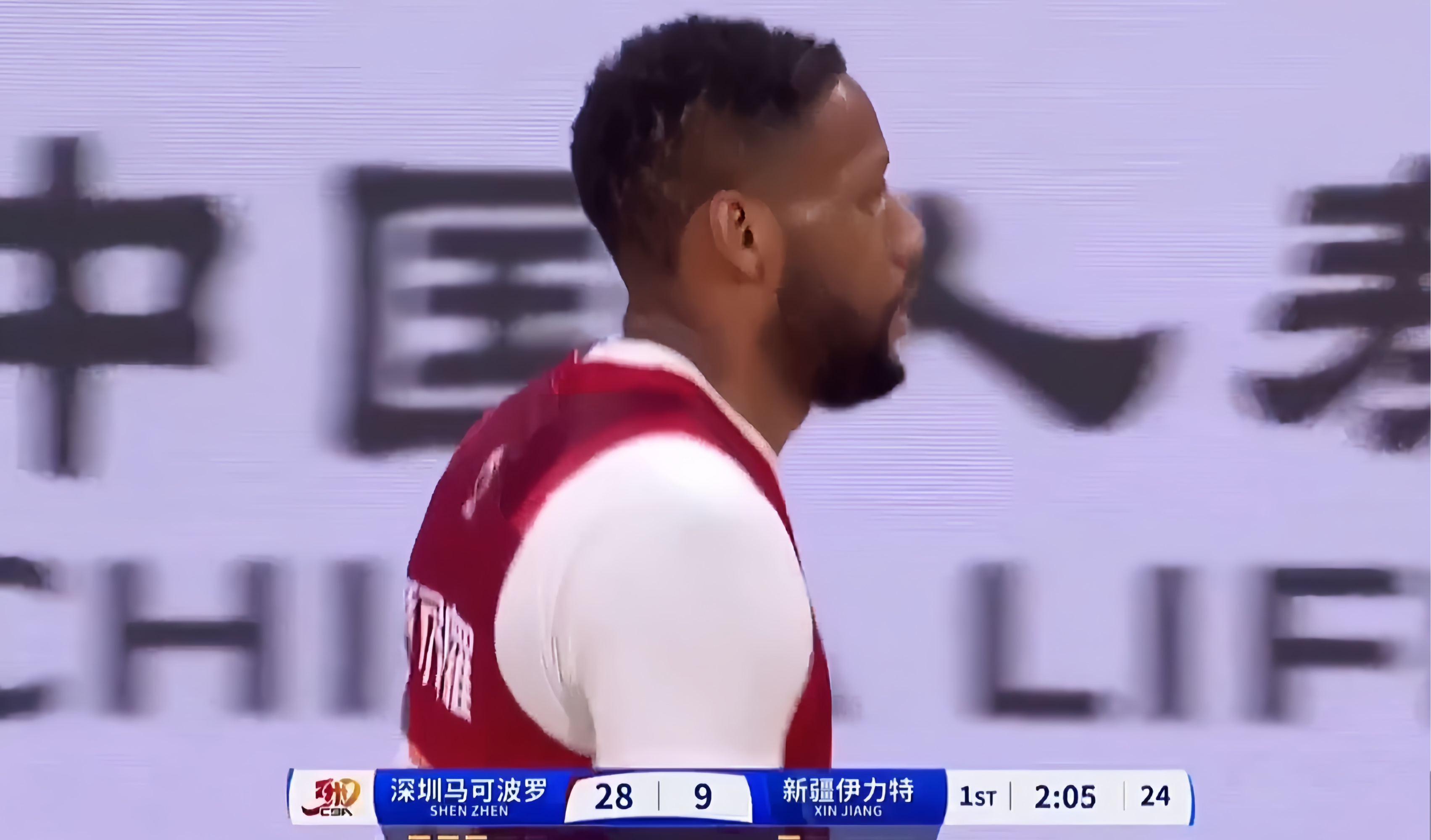 尼斯场面一度失控，球员红牌被罚下场