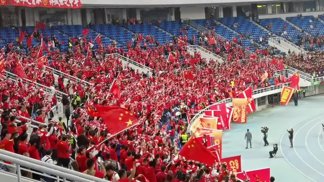 关于全球足球比赛热度持续升温，球迷热情高涨的信息