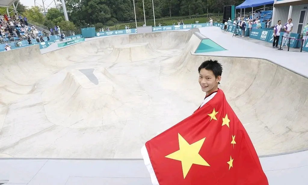 瑞士滑板选手表现抢眼,闪耀赛场 瑞士滑板选手表现抢眼,闪耀赛场