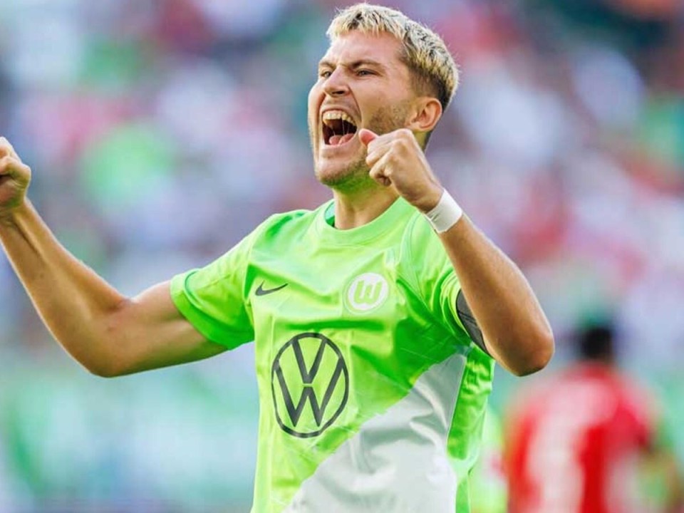 沃尔夫斯堡前锋攻门如潮,表现抢眼 沃尔夫斯堡前锋攻门如潮,表现抢眼