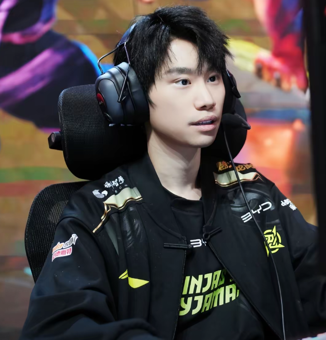 FLY鏖战TL,Caps打出惊人五杀焦点之战小组赛,让粉丝疯狂欢呼 FLY鏖战TL,Caps打出惊人五杀焦点之战小组赛,让粉丝疯狂欢呼