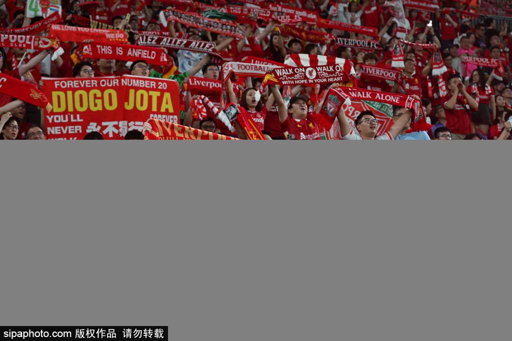 国际足球赛事成为球迷热议话题,引发关注热潮 国际足球赛事成为球迷热议话题,引发关注热潮