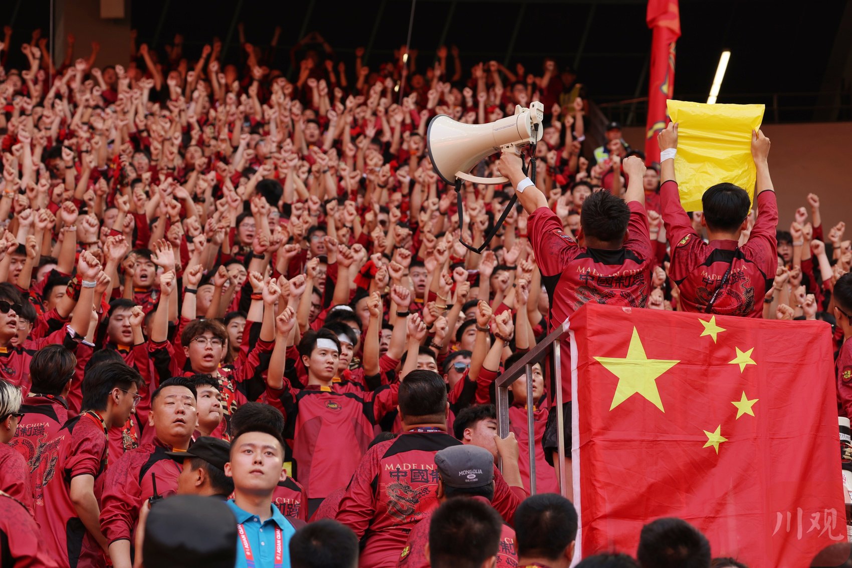 国际足球赛事成为球迷热议话题,引发关注热潮 国际足球赛事成为球迷热议话题,引发关注热潮