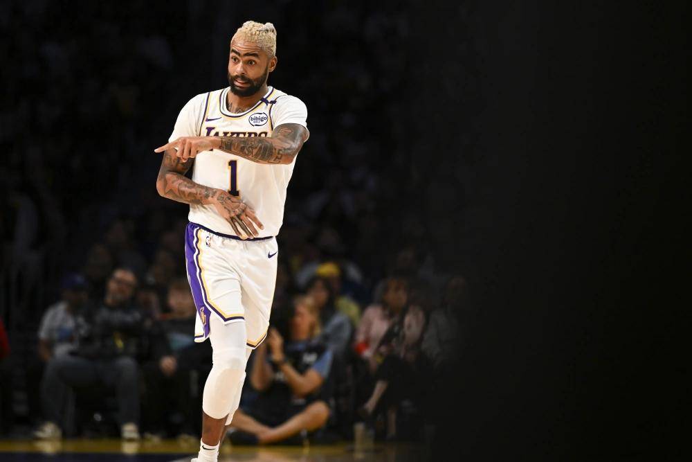 湖人轻取马刺,浓眉33分制胜 湖人轻取马刺,浓眉33分制胜