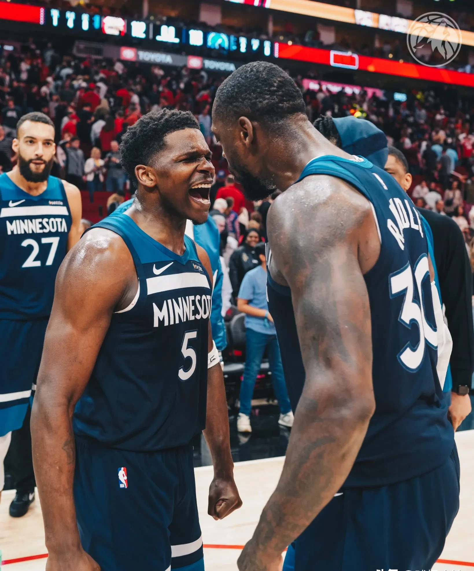 森林狼队球员受伤,球队阵容受到影响 森林狼队球员受伤,球队阵容受到影响