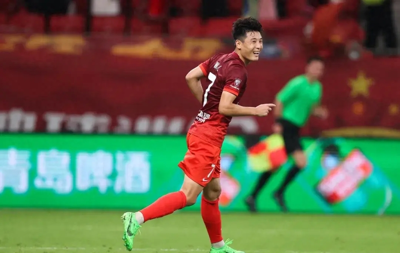 国内足球联赛悬念升温,胜利之路凶险 国内足球联赛悬念升温,胜利之路凶险