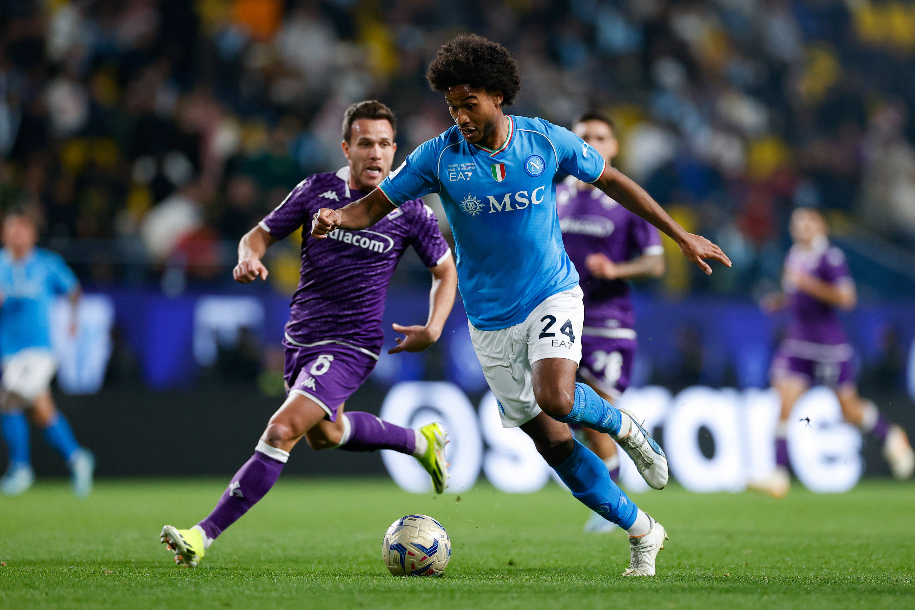 开云APP-佛罗伦萨胜出肉搏战，坚持取得胜利