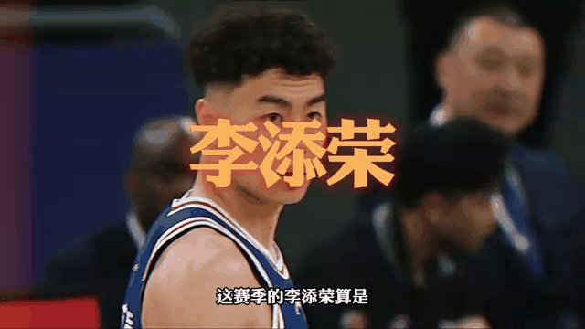 篮球赛事中一名年轻球员获得了最佳进步奖 篮球赛事中一名年轻球员获得了最佳进步奖