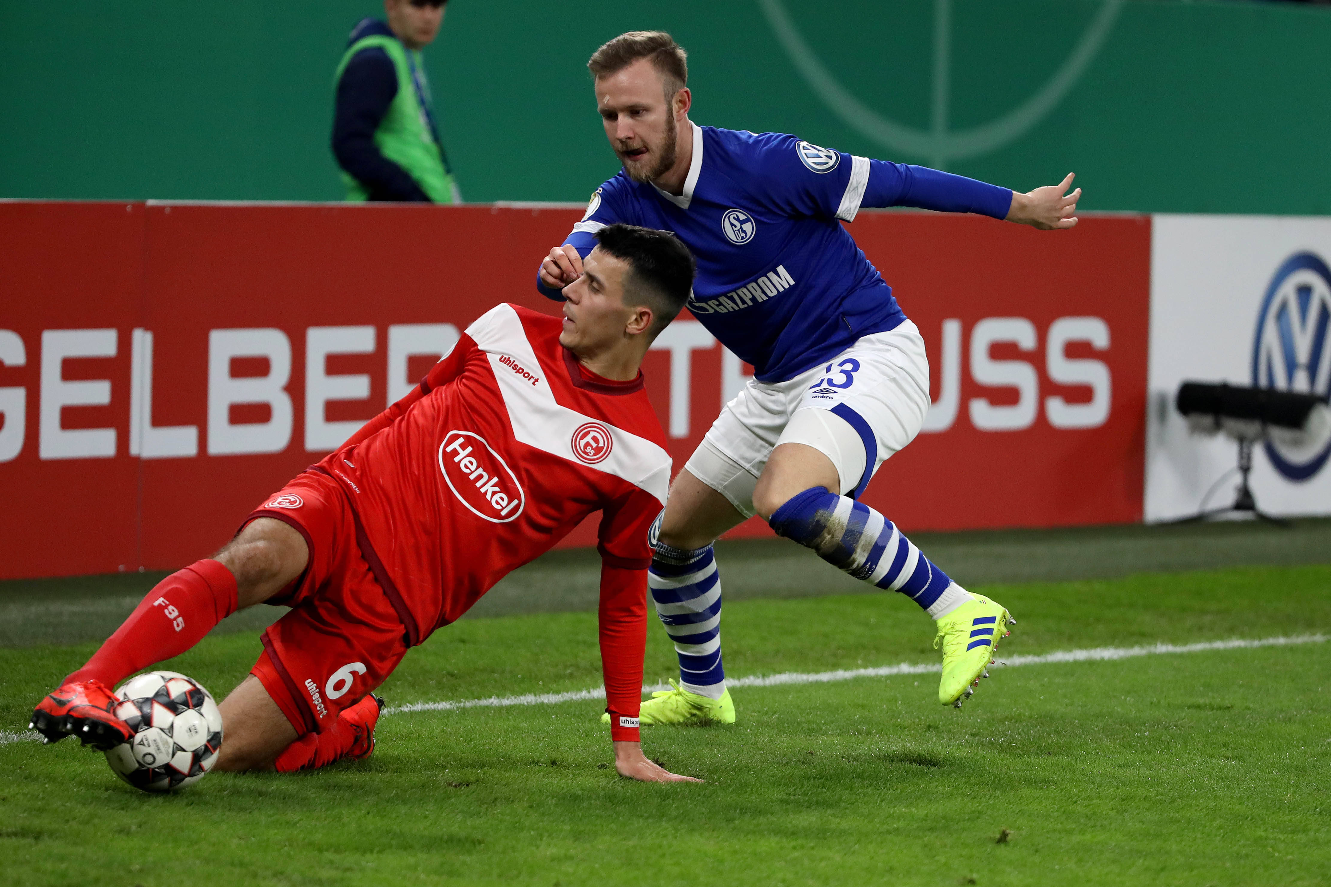 开云体育官网-欧洲联赛热度高涨，球迷热情高涨