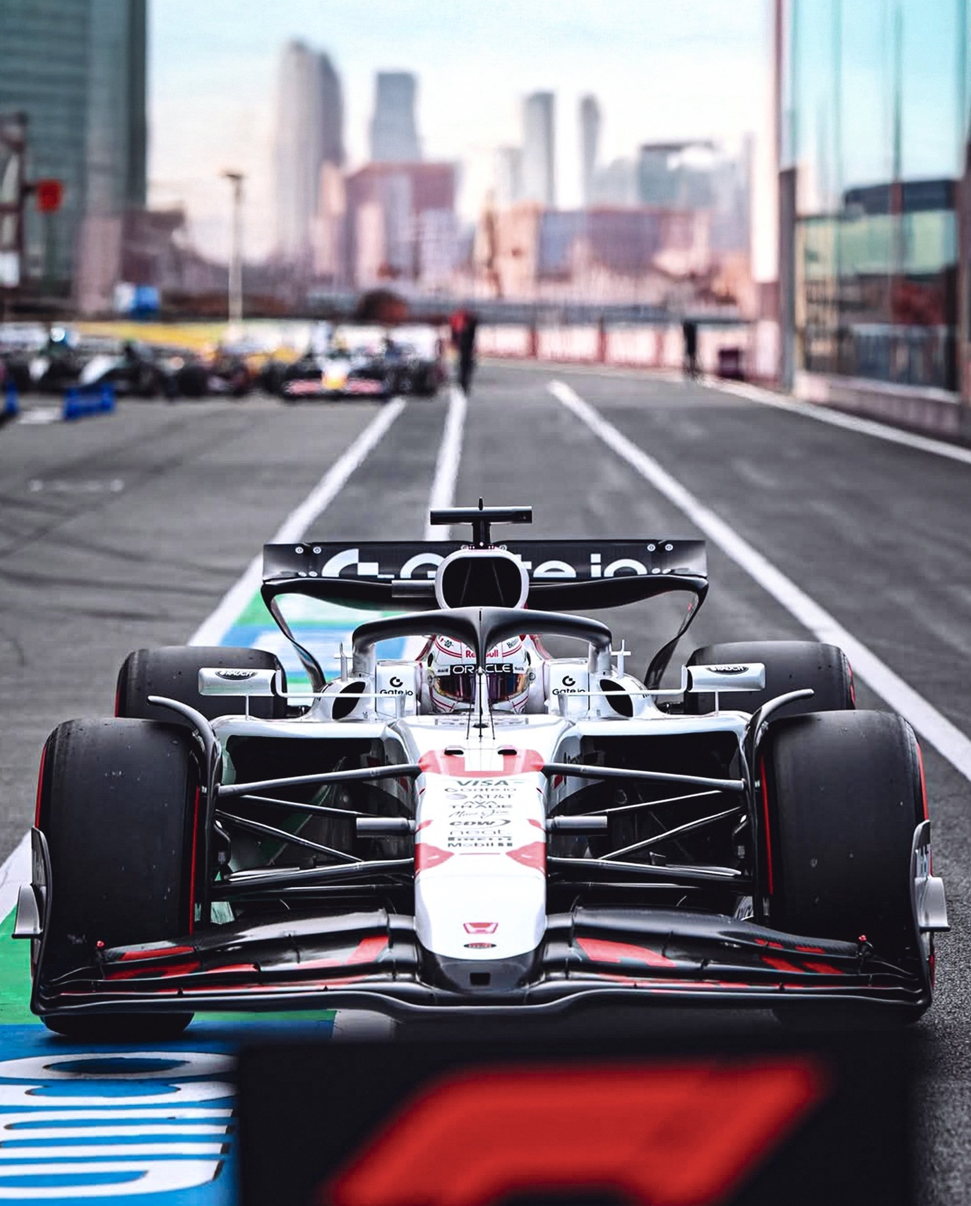 包含阿斯顿马丁轻取雷诺车队，维斯塔潘带队取胜的词条